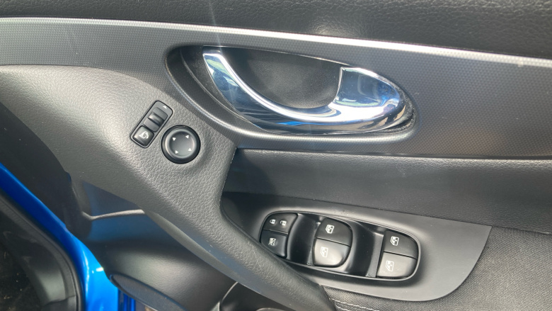 Nissan Qashqai 1.2 DiG-T N-Connecta 5dr Xtronic Petrol Hatchback
